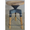 Tabouret pivotant industriel avec jambes en bois